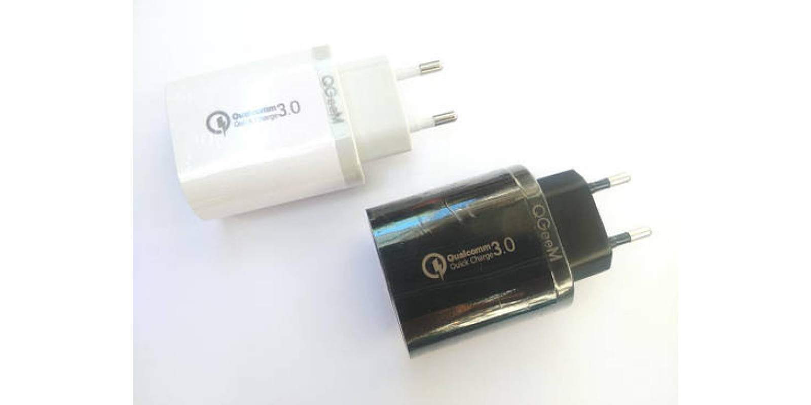 Мережний адаптер заряджання з 3 USB QGeeM Мережний адаптер заряджання з 3 USB QGeeM