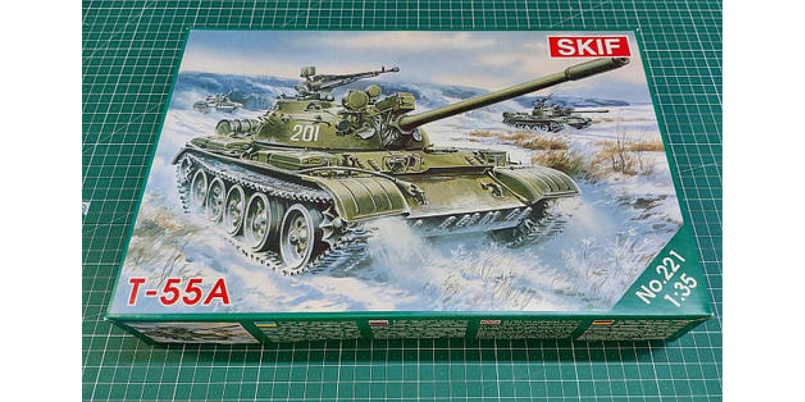 Т-55А: Радянський середній танк. Збірна модель у масштабі 1/35. SKIF MK221