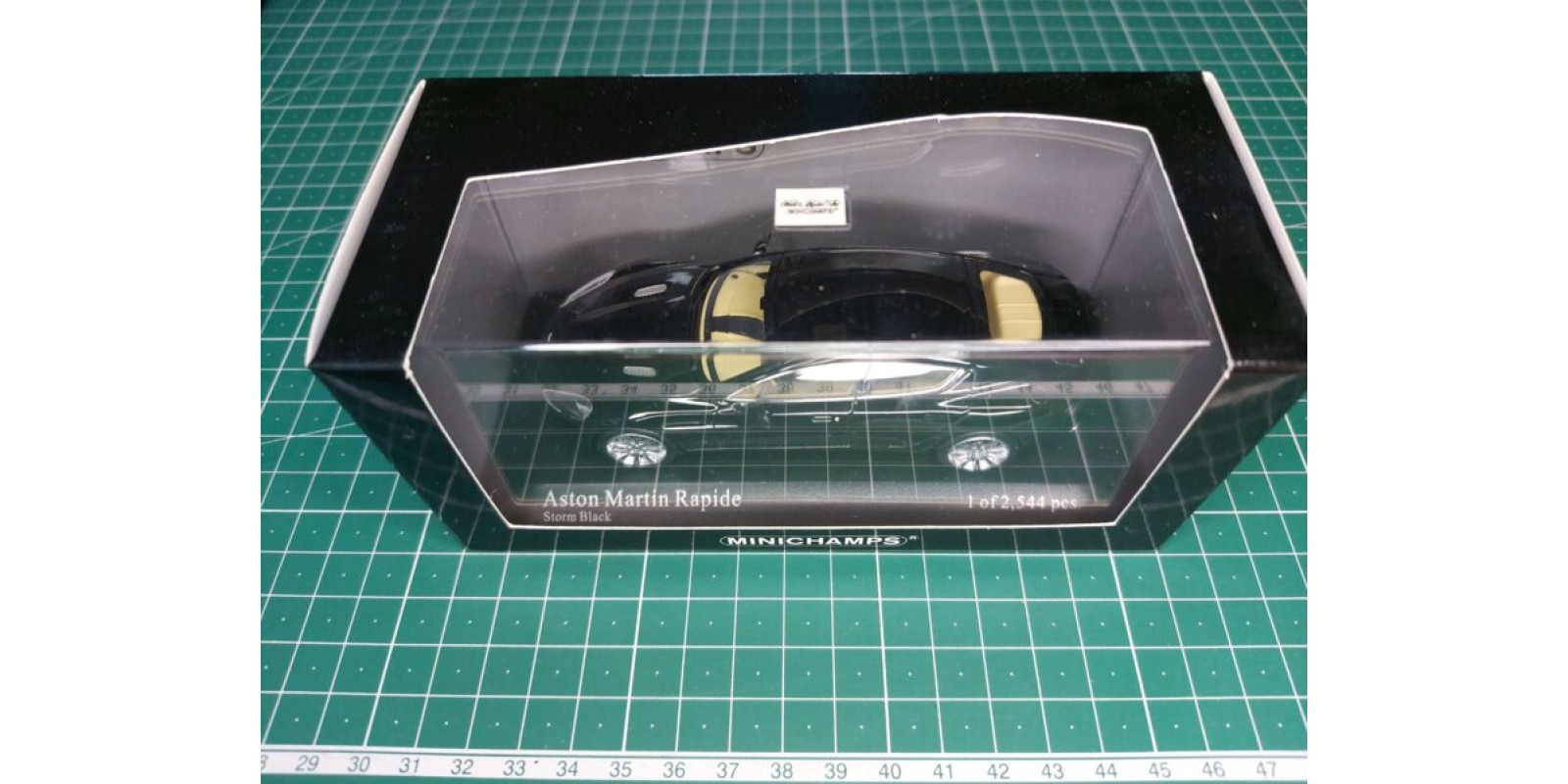 Aston Martin RAPIDE – 2010 Black metallic. 1/43 MINICHAMPS 400137900
