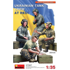 Екіпаж українського танка на відпочинок. Набір пластикових фігур масштабу 1/35. MINIART 37067