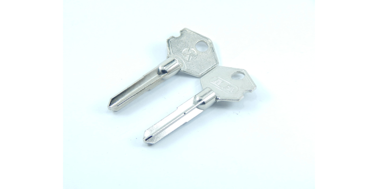 кр1502 U2X YG крест